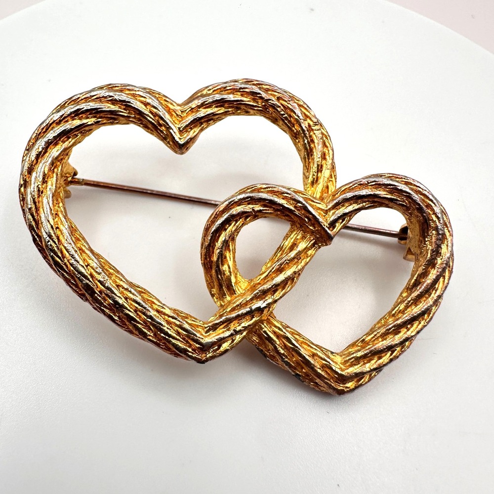 Vintage Interlocking Heart Brooch Gold Tone Romantic Love Valentine's Gift 90s